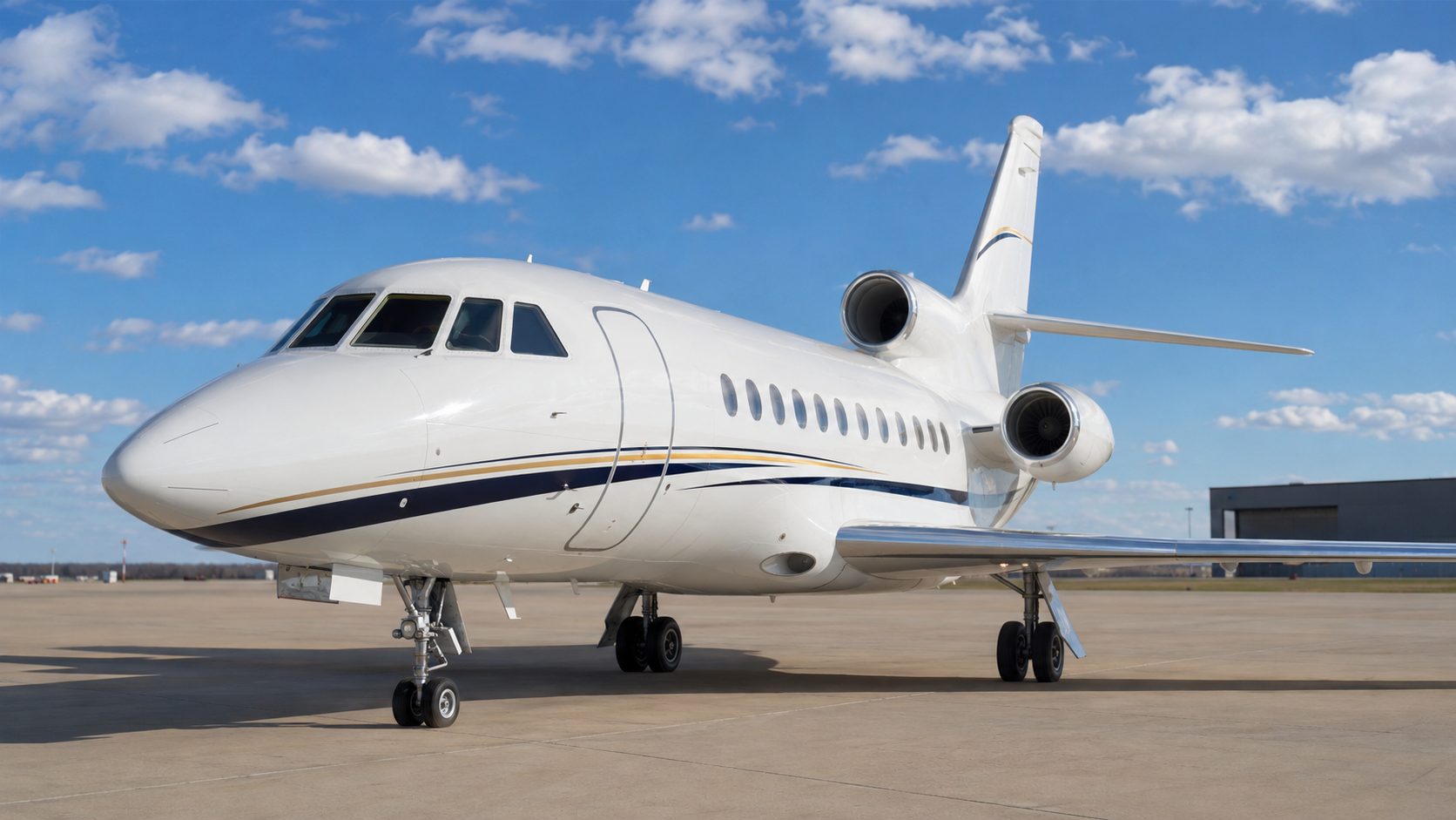 Falcon 900
